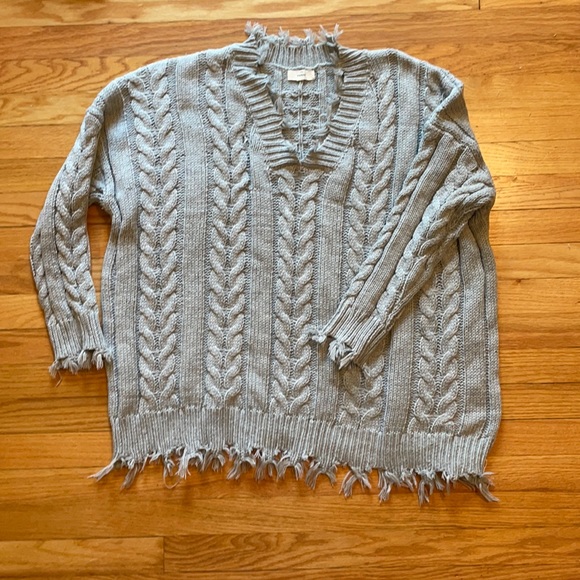 Sweaters - Great distressed V neck cable knit sweater